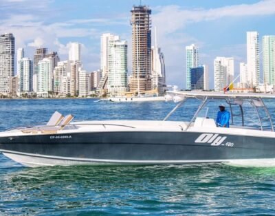 Lancha Amplia en Alquiler en Cartagena para 28 Pax