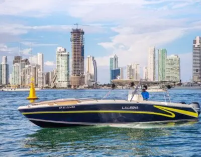 Lancha Deportiva espectacular en Alquiler en Cartagena para 26 Pax