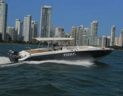 Lancha Grande en Alquiler en Cartagena para 28 Pax